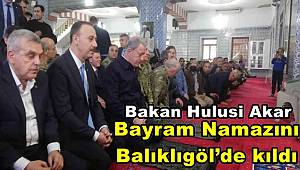 Milli Savunma Bakanı Hulusi Akar bayram namazını Balıklıgöl’de kıldı 