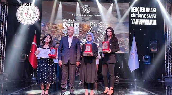 Vali Demirtaş, Gençler Arası Şiir Yarışması Ödül Törenine Katıldı 