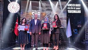 Vali Demirtaş, Gençler Arası Şiir Yarışması Ödül Törenine Katıldı 