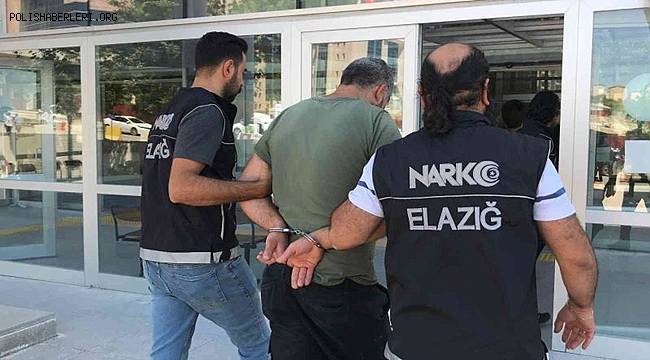 Elazığ’da ayakkabı içerisine uyuşturucu saklayan 2 şüpheli tutuklandı 