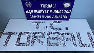 Ecza Deposu Gibi: İzmir'de Bir Kişiden 980 Adet Sentetik Ecza Ele Geçirildi