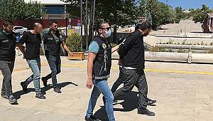 Elazığ'da dedektör köpeği 'Alex' uyuşturucu tacirlerine geçit vermedi, 2 gözaltı 