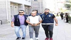 Eşini ve ilişkisi olduğu iddia edilen kişiyi öldüren koca tutuklandı 