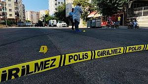 Maskeli şahıslar toptancıya sokak ortasında kurşun yağdırdılar