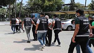 Mersin'deki 2 milyon uyuşturucu hap operasyonunun zanlıları adliyeye sevk edildi