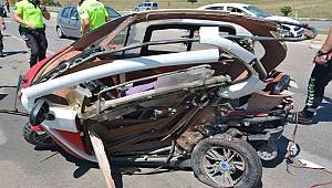 Otomobille Çarpışan Elektrikli Mopetin Sürücüsü Hayatını Kaybetti