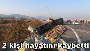 Bursa'da devrilen tırdaki 2 kişi hayatını kaybetti.