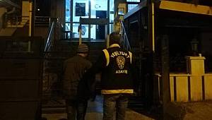 Parka bırakılan bebeğin anne ve babasına gözaltı 