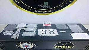 Torbacılar uyuşturucuyu satamadan enselendi 