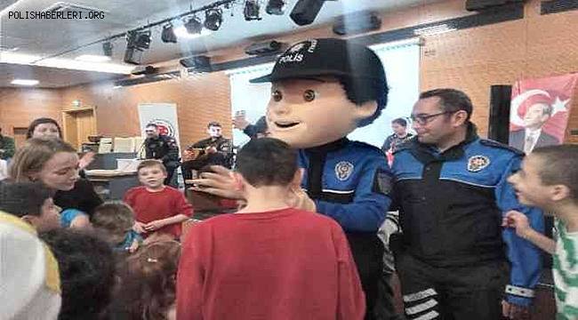 Engelli çocuklar maskot polis Cesur'la gönüllerince eğlendi 