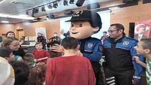 Engelli çocuklar maskot polis Cesur'la gönüllerince eğlendi 