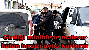 Girdiği minibüste mahsur kalan hırsızı polis kurtardı 