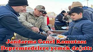 Jandarma Genel Komutanı Orgeneral Çetin depremzedelere yemek dağıttı