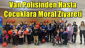Van polisinden hasta çocuklara moral ziyareti 