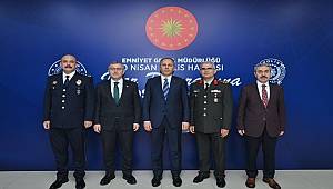 İstanbul Valisi Yerlikaya, emniyet mensuplarıyla iftarda bir araya geldi 