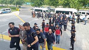 PKK'nın üst düzey yetkilisi Duran Kalkan'ın korumasının yakalandığı operasyonda 21 kişi tutuklandı 