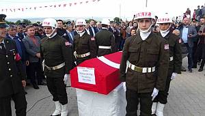 Şehit uzman çavuş gözyaşları arasında toprağa verildi 