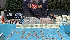 Fatih'te sahte dolar operasyonunda ele geçirilenler sergilendi 