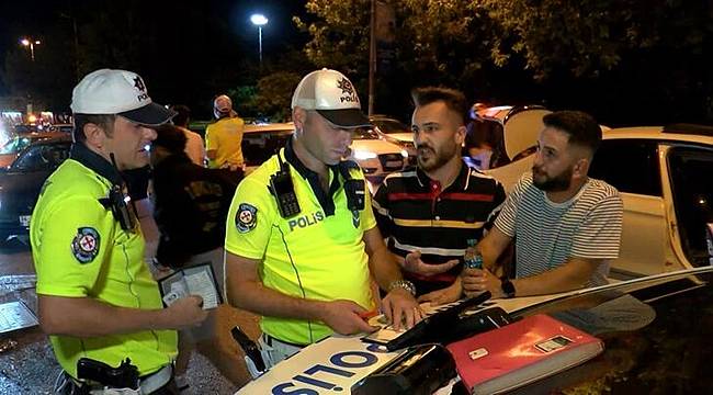 Kadıköy'de trafik kurallarına uymayan sürücülere ceza yağdı 