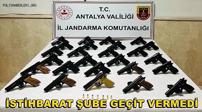 Antalya'da silah ticareti yaptıkları iddiasıyla gözaltına alınan 3 kişi tutuklandı