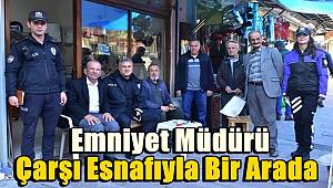 Emniyet Müdürü Aktaş çarşı esnafıyla bir arada 