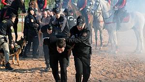 Atlı polislerden 'izinsiz gösteriye müdahale’ tatbikatı 
