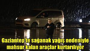 Gaziantep'te sağanak yağış nedeniyle mahsur kalan araçlar kurtarılıyor 