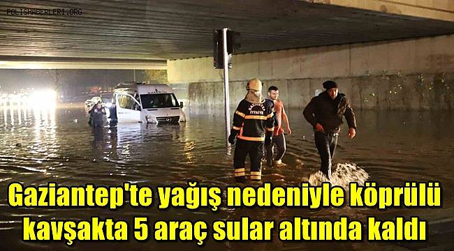 Gaziantep'te yağış nedeniyle köprülü kavşakta 5 araç sular altında kaldı 