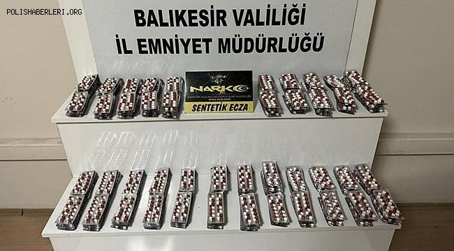 Balıkesir'de 2 bin 767 adet sentetik ecza hapı ele geçirildi 