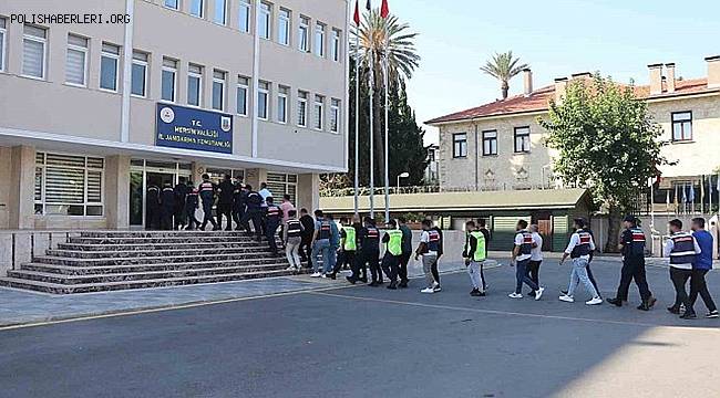 Mersin'de 1 Milyon Dolar Değerinde Kumaş Operasyonu 