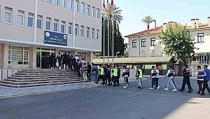 Mersin'de 1 Milyon Dolar Değerinde Kumaş Operasyonu 