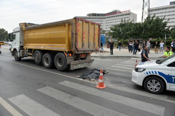 Ankara'da hafriyat kamyonunun çarptığı yaya canından oldu