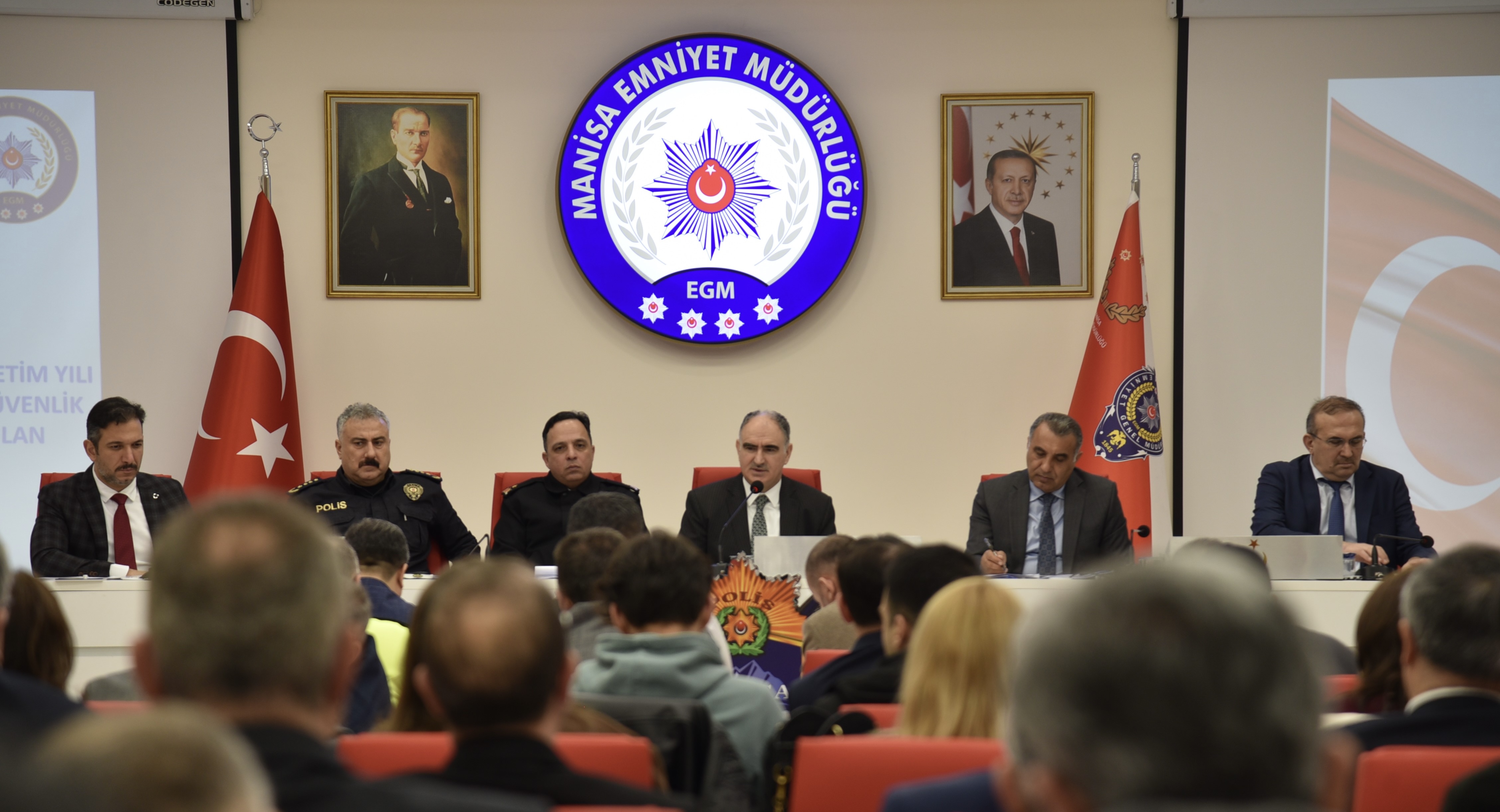 Manisa’da çocuklar için okul güvenliği masaya yatırıldı 