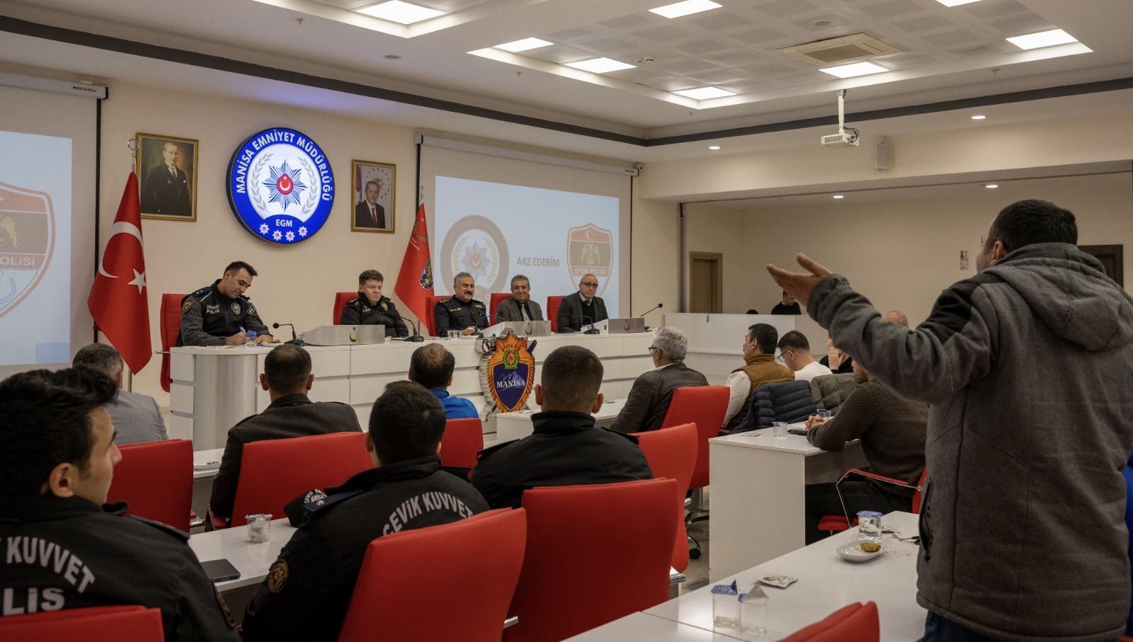 Manisa Emniyetinde 