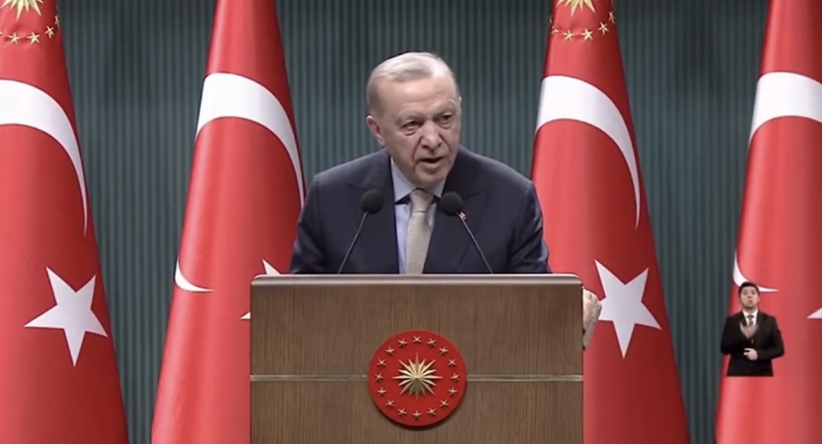 Cumhurbaşkanı Erdoğan: Sokak teröristelerine kucak açanlar polisimizin çocuklara pamuk şeker ikram etmesini dillerine doluyorlar 