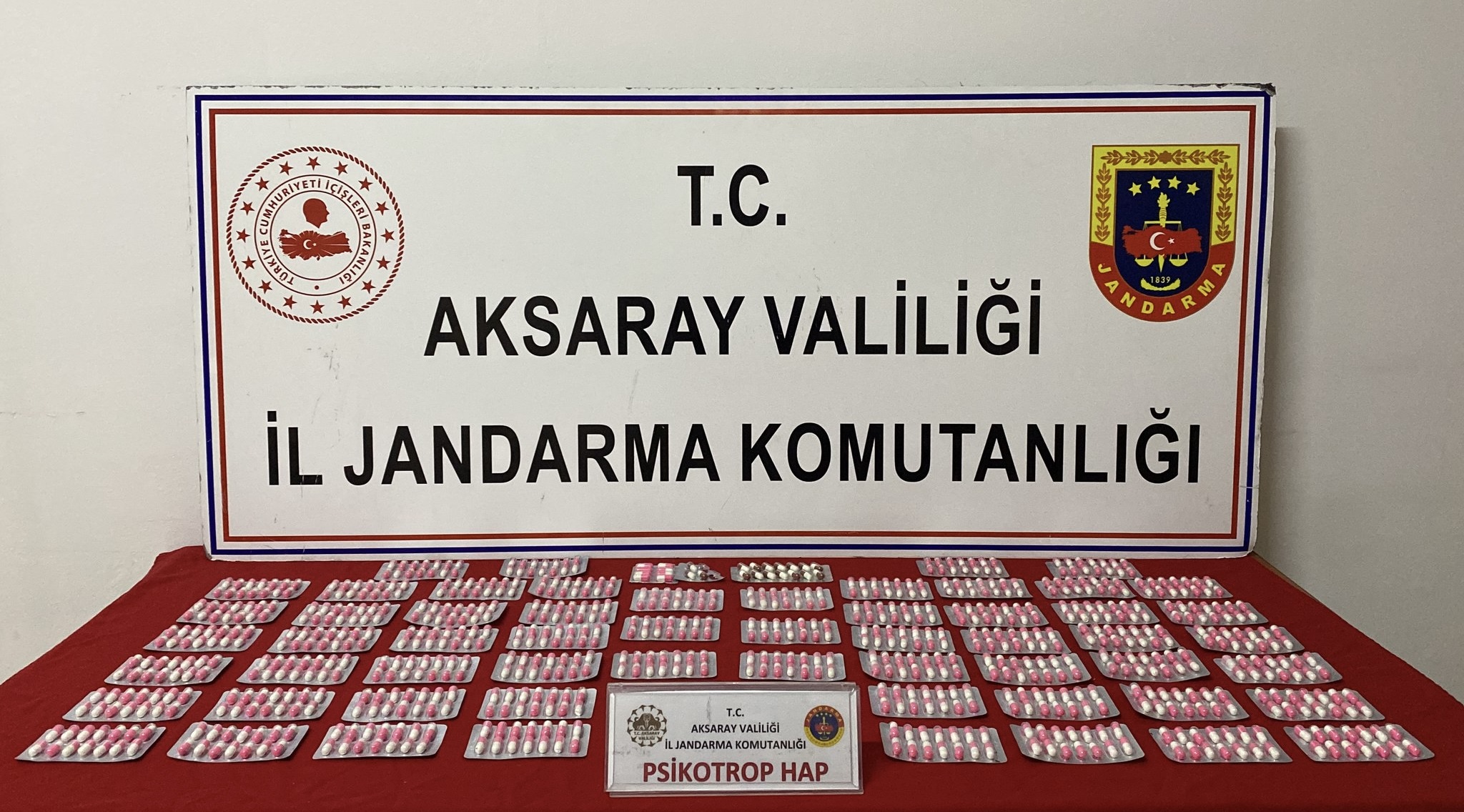 Aksaray'da Uyuşturucu Sevkiatı Jandarmaya Takıldı! 2 Kişi Tutuklandı