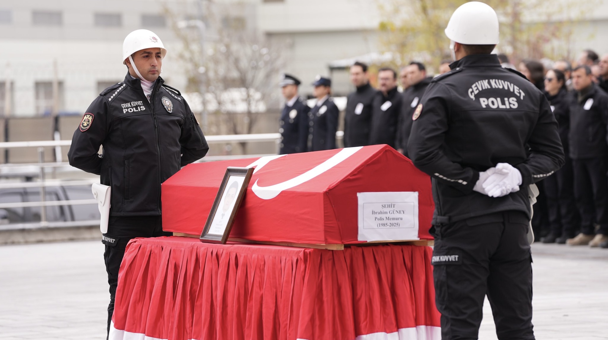 Ankara’da trafik kazasında şehit olan polis son yolcuğuna uğurlandı 