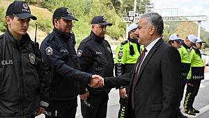 Emniyet Müdürü Fahri Aktaş hem personelin hem de vatandaşların bayramını kutladı