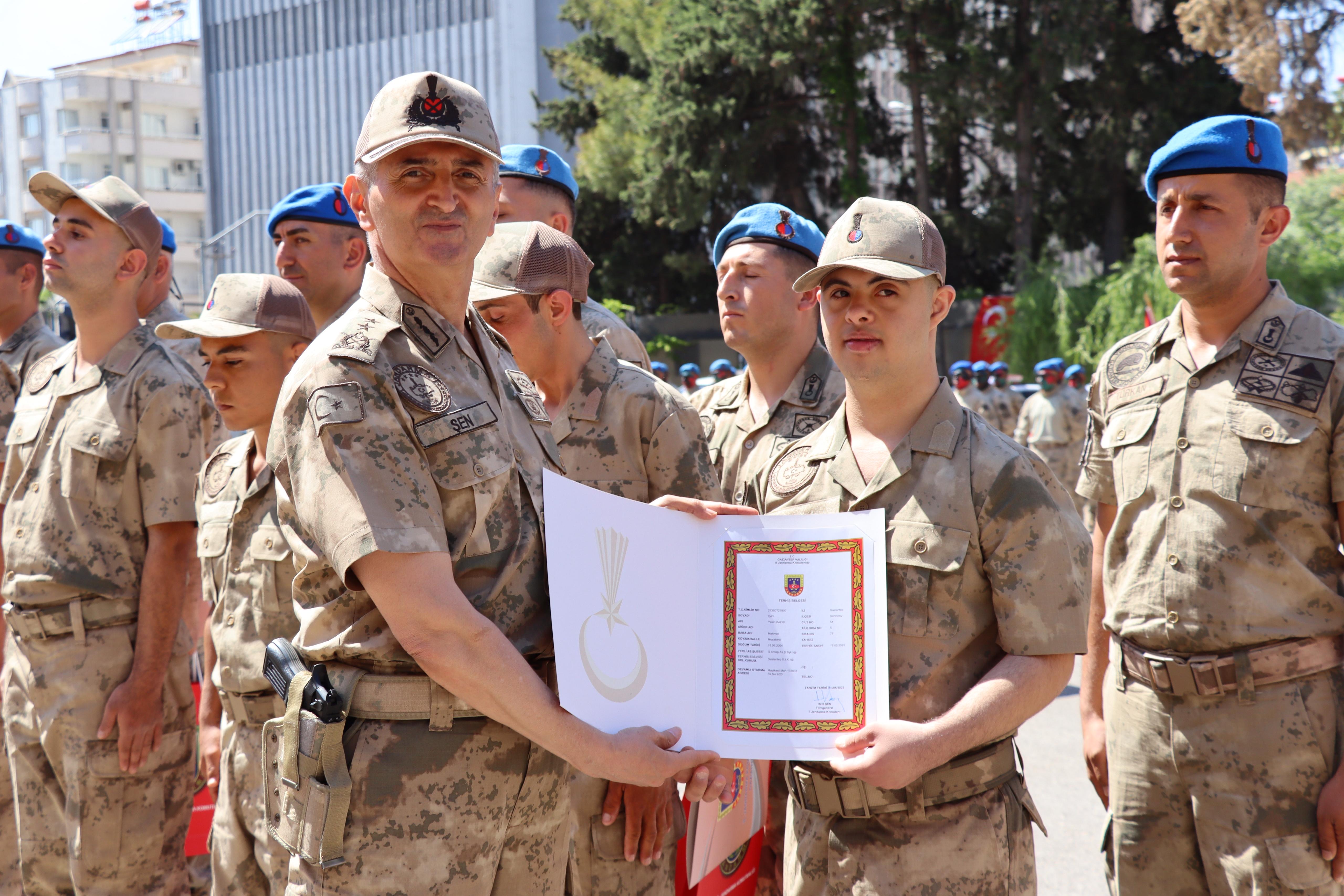 Gaziantep’te Özel Bireylerden Temsili Askerlik Töreni 