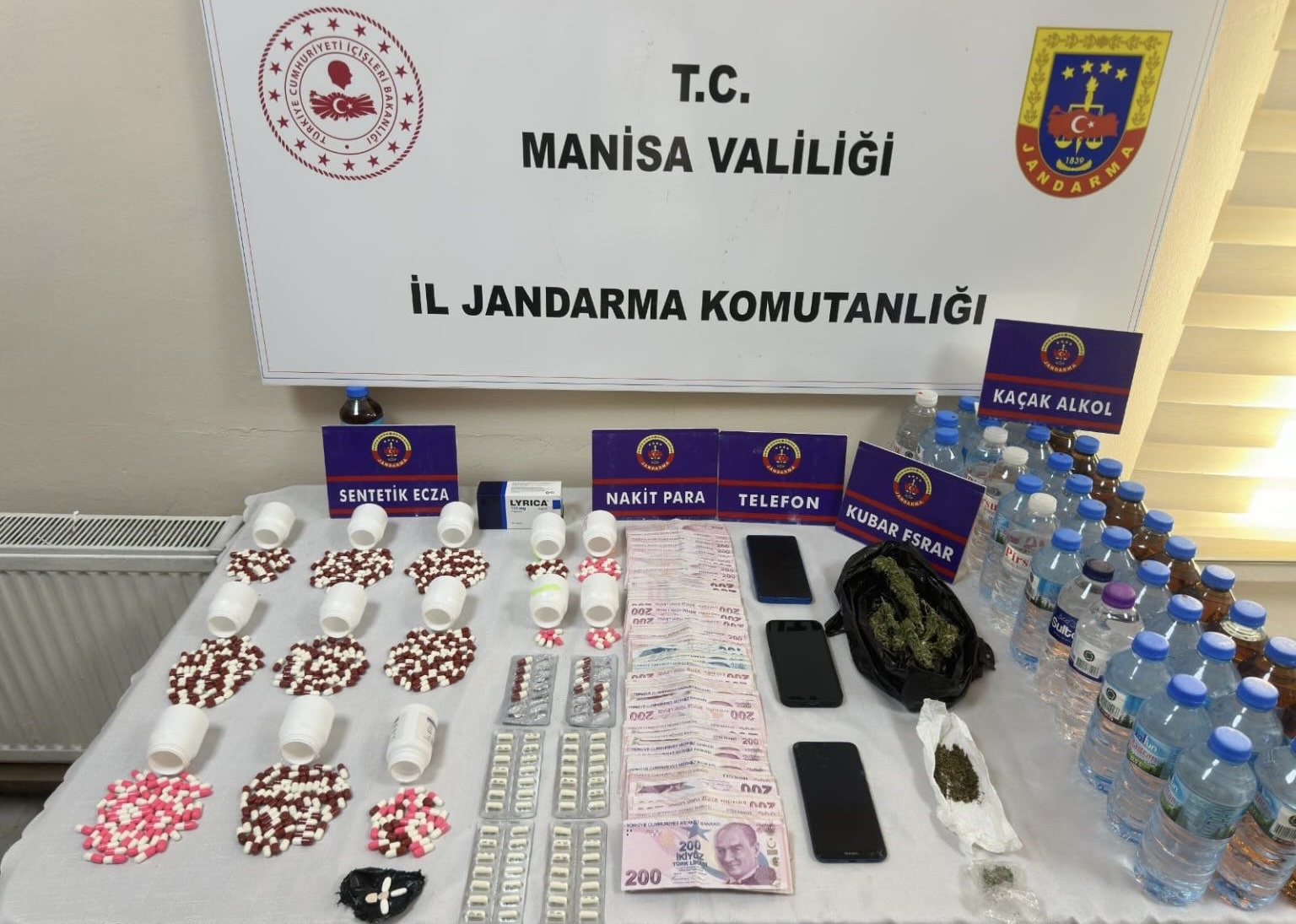 Manisa’da Zehir Zehir Tacirlerine Jandarmadan Baskın 
