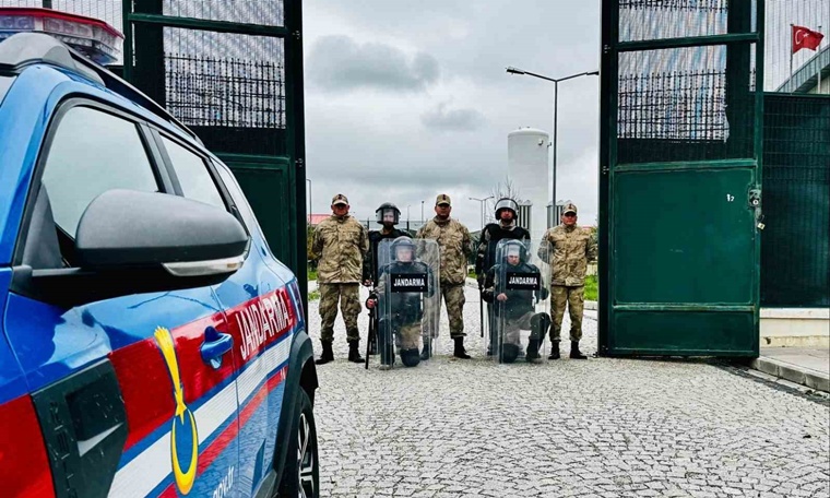 Jandarma ekiplerince 53 düzensiz göçmen yakalandı