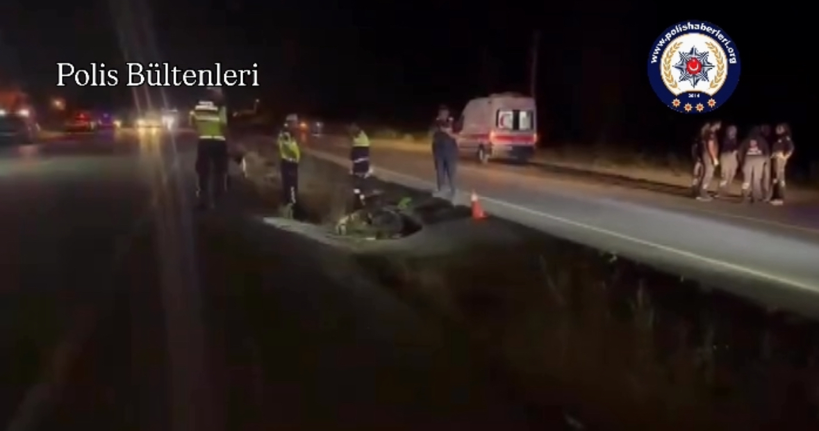 Sakarya’da otomobil ile 2 motosiklet çarpıştı! 2 ölü, 2 yaralı 