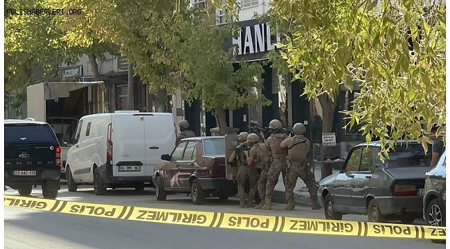 Elazığ’da Dehşet! İntihar Girişimi Saldırıya Döndü! 1 Polis Yaralanırken Saldırgan Etkisiz Hala Getirildi. 