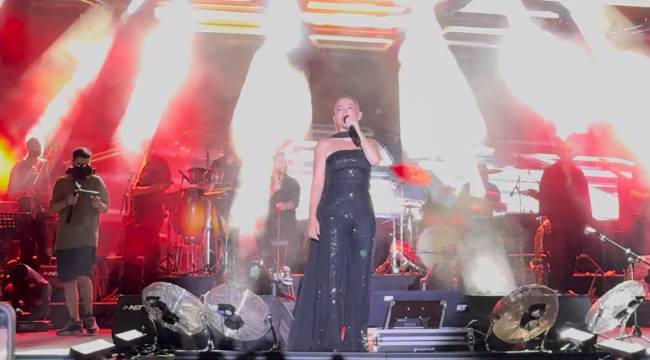 Merve Özbey Kahramanmaraş’ta Ağustos Fuarına Damga Vurdu! 