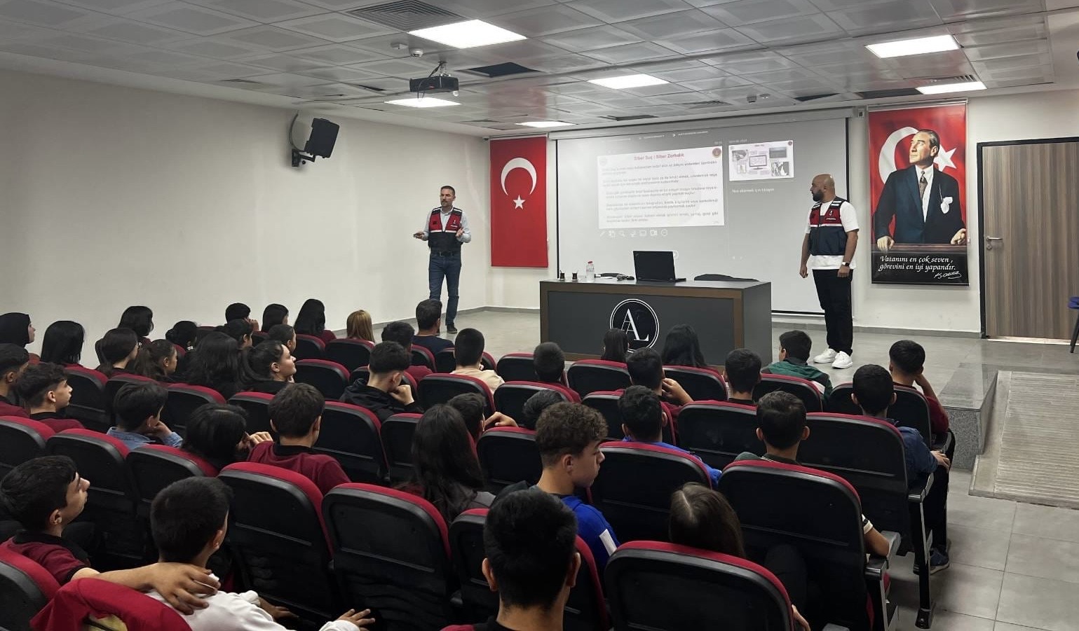 Gaziantep'te jandarma öğrencileri bilgilendirdi! 