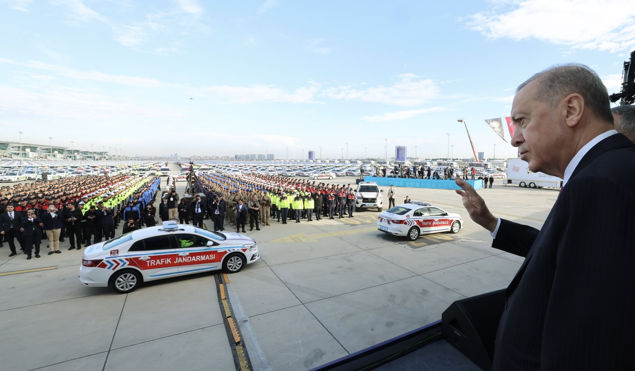 Atatürk Havalimanı’nda gurur veren tablo! 9200 araç emniyet ve jandarma birimlerine teslim edildi 