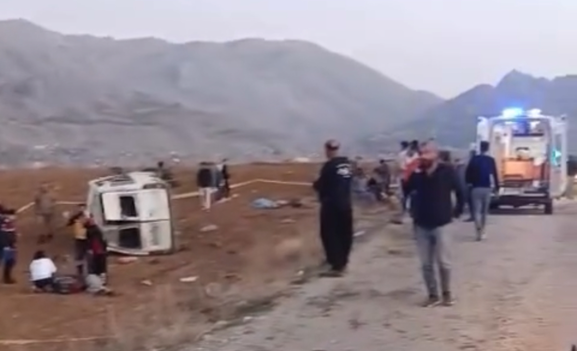 Kahramanmaraş'ta İşçi Minibüsü Kaza Yaptı 2 Kişi Hayatını Kaybetti