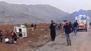Kahramanmaraş'ta İşçi Minibüsü Kaza Yaptı 2 Kişi Hayatını Kaybetti