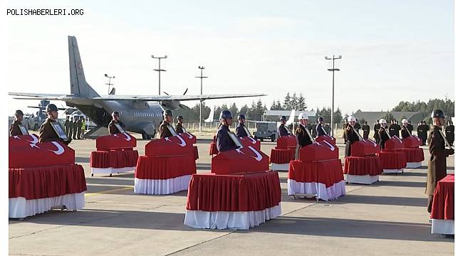Türkiye Kahraman Şehitlerini Uğurluyor 