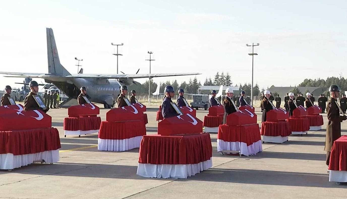 Türkiye Kahraman Şehitlerini Uğurluyor 